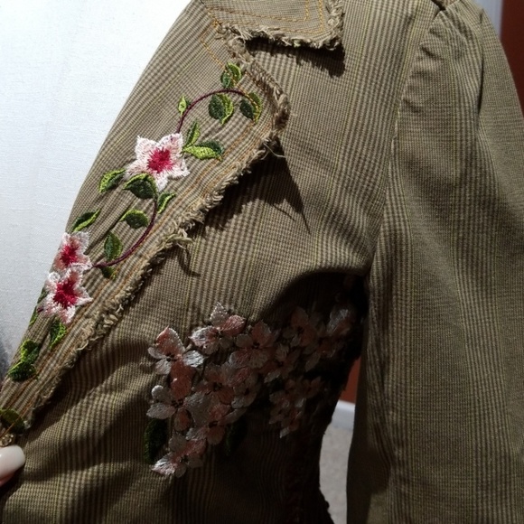 Inspirational embroidered jacket - Picture 3 of 6